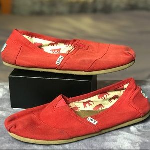{10 M} Toms Red Canvas Slip-On